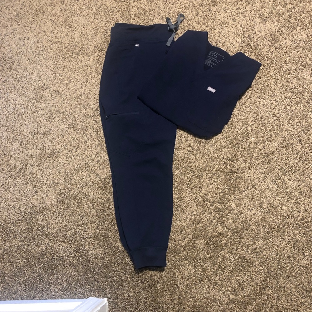 FIGS NAVY SCRUB SET